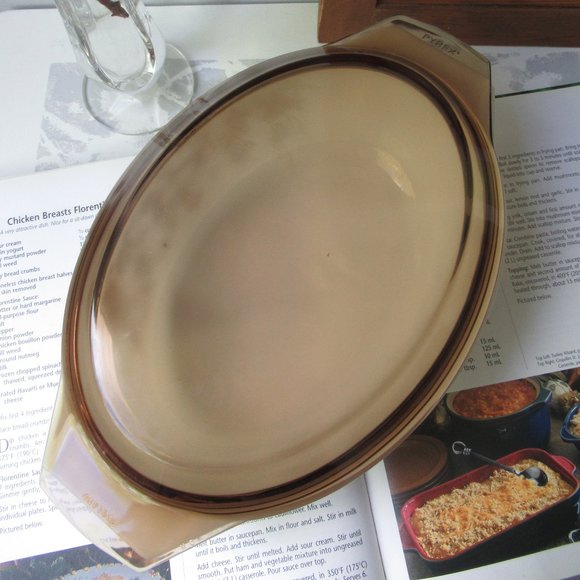 Oval Casserole Dish Brown Vine with Smoky Brown Glass Lid by Pyrex, England - Picture 7 of 16